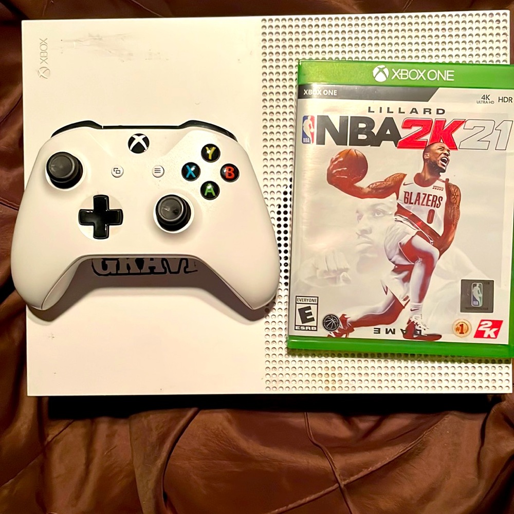 XBOX 1s console